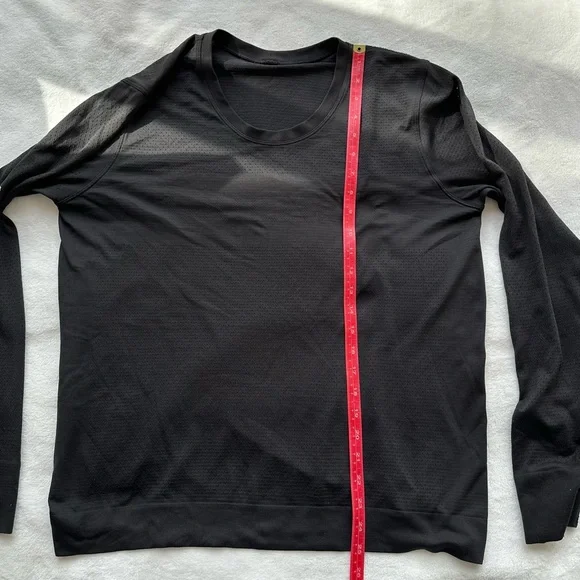Lululemon Breeze long sleeve Lululemon across chest black 
No Size Tag - Picture 5 of 7